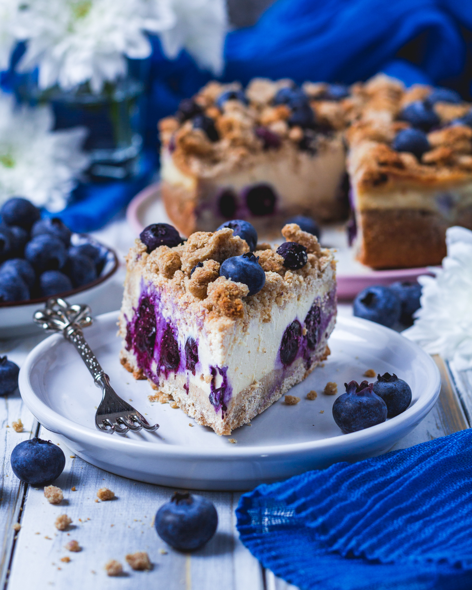 vegan blueberry crumble cheesecake