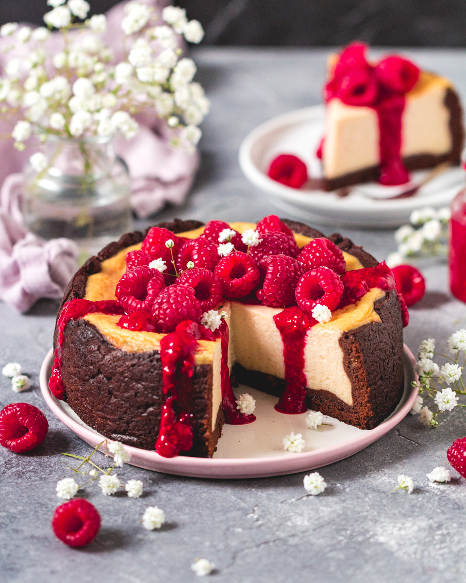 Veganer Kasekuchen Mit Schoko Boden Und Himbeersauce Rezept