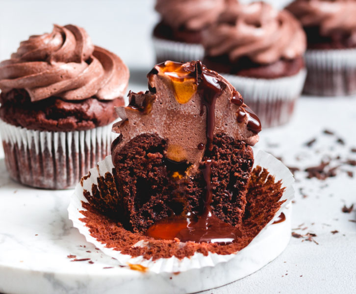 Kalorienarme, vegane Millionaires Cupcakes - gesundes Rezept